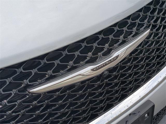 Photo of 2024 Silver Mist Clearcoat Chrysler Pacifica