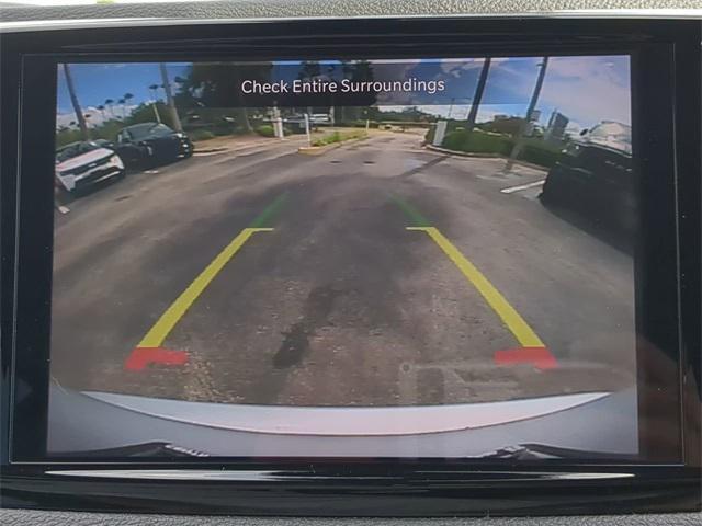 Photo of 2024 Silver Mist Clearcoat Chrysler Pacifica
