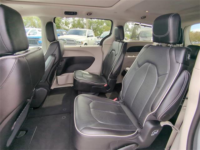 Photo of 2024 Silver Mist Clearcoat Chrysler Pacifica