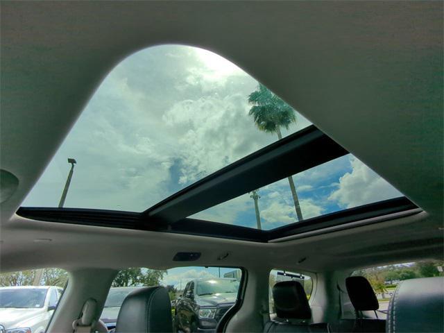 Photo of 2024 Silver Mist Clearcoat Chrysler Pacifica