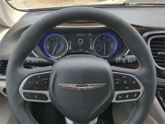 Photo of 2024 Silver Mist Clearcoat Chrysler Pacifica