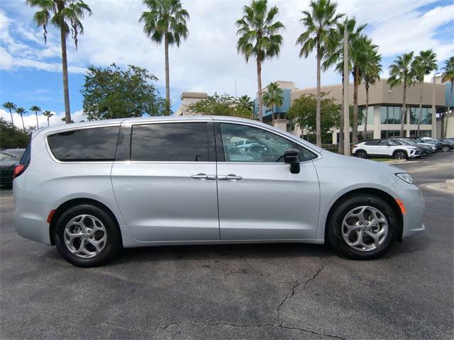 Photo of 2024 Silver Mist Clearcoat Chrysler Pacifica