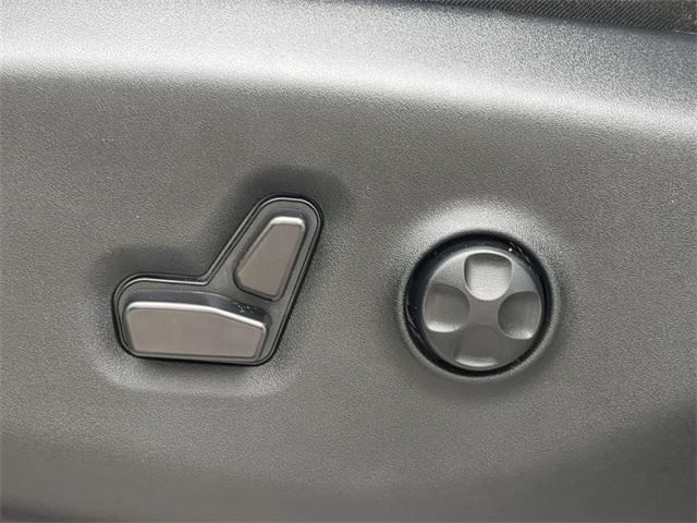 Photo of 2024 Silver Mist Clearcoat Chrysler Pacifica