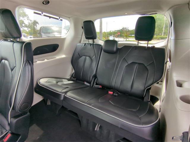 Photo of 2024 Silver Mist Clearcoat Chrysler Pacifica