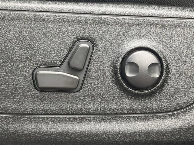 Photo of 2022 Granite Crystal Metallic Clearcoat RAM 1500