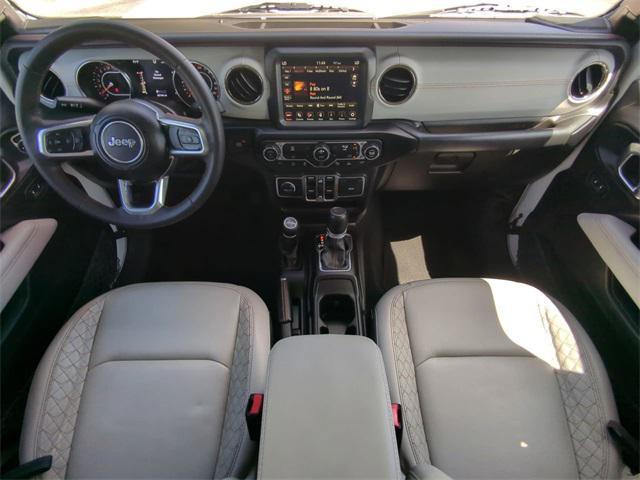 Photo of 2023 Bright White Clearcoat Jeep Gladiator