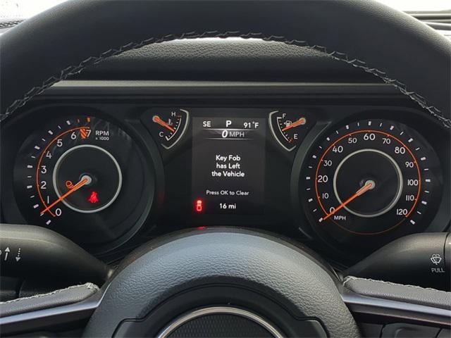 Photo of 2025 Bright White Clearcoat Jeep Gladiator