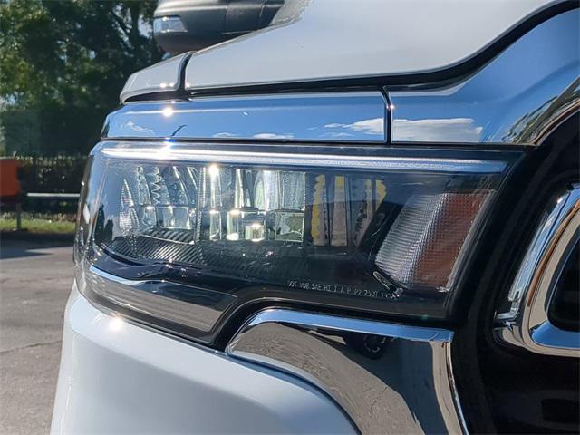 Photo of 2025 Bright White Clearcoat RAM 1500