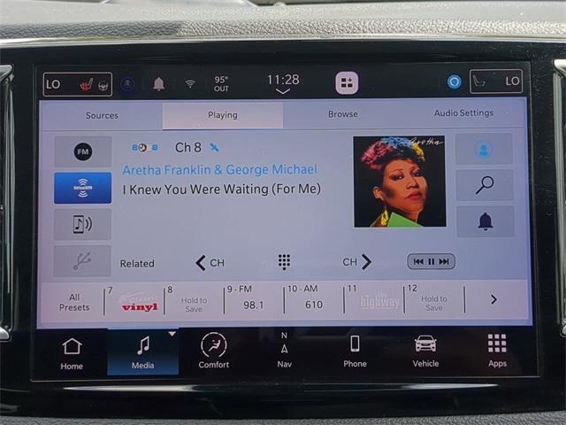 Photo of 2023 Brilliant Black Crystal Pearlcoat Chrysler Pacifica Hybrid