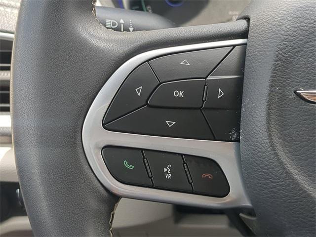 Photo of 2023 Brilliant Black Crystal Pearlcoat Chrysler Pacifica Hybrid