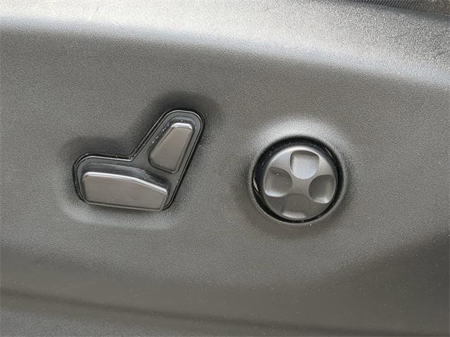 Photo of 2023 Brilliant Black Crystal Pearlcoat Chrysler Pacifica Hybrid