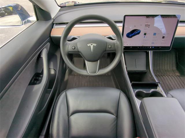 Photo of 2020 Deep Blue Metallic Tesla Model 3