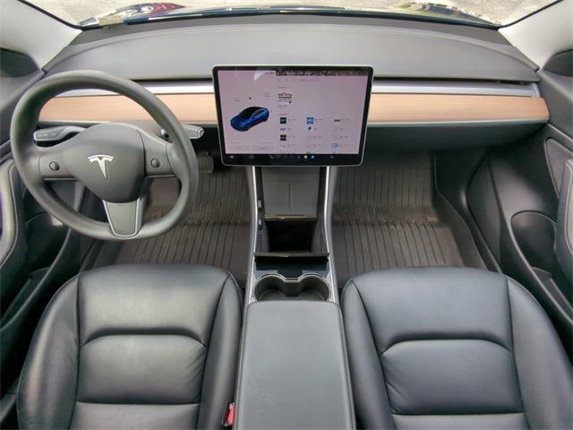 Photo of 2020 Deep Blue Metallic Tesla Model 3