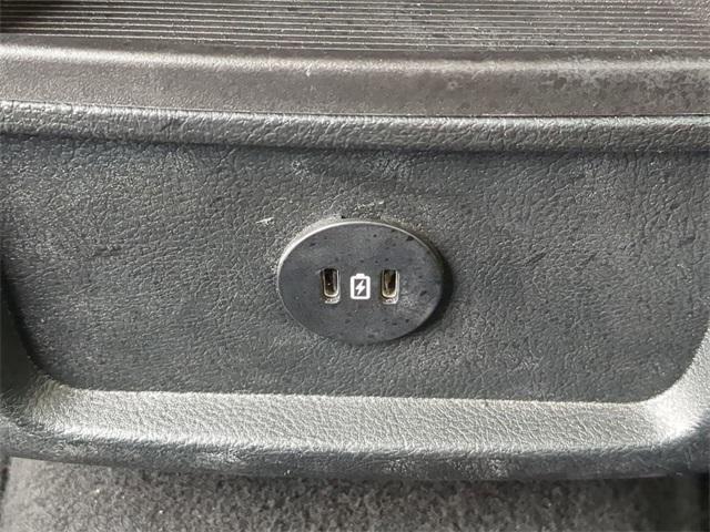 Photo of 2024 Oxford White Ford Edge