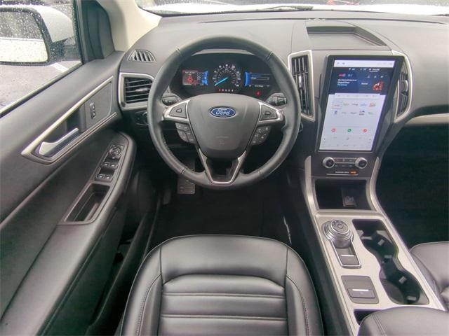 Photo of 2024 Oxford White Ford Edge