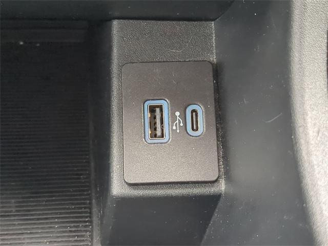 Photo of 2024 Oxford White Ford Edge