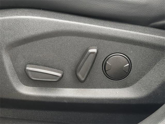 Photo of 2024 Oxford White Ford Edge