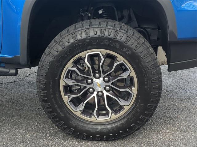 Photo of 2022 Bright Blue Metallic Chevrolet Colorado