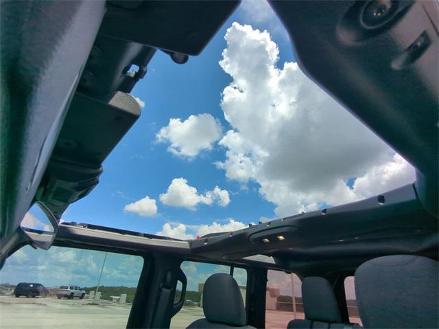 Photo of 2025 Black Clearcoat Jeep Wrangler