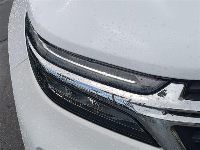 Photo of 2024 Summit White Chevrolet Equinox