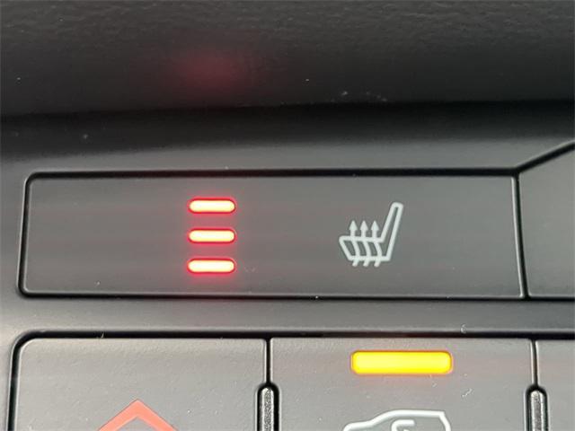 Photo of 2022 DB Black Crystal Clearcoat Dodge Durango