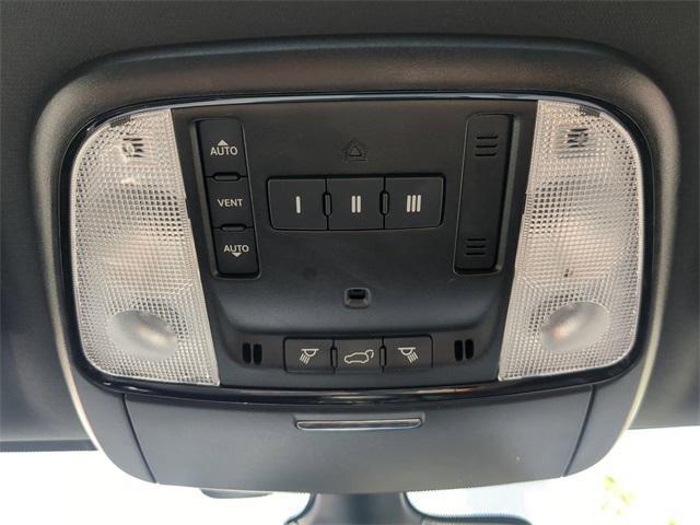 Photo of 2022 DB Black Crystal Clearcoat Dodge Durango