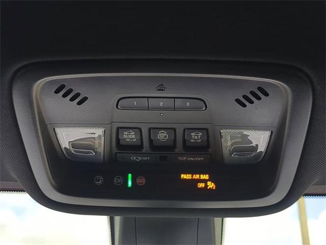 Photo of 2023 Mosaic Black Metallic Chevrolet Traverse