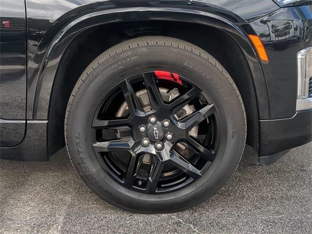 Photo of 2023 Mosaic Black Metallic Chevrolet Traverse