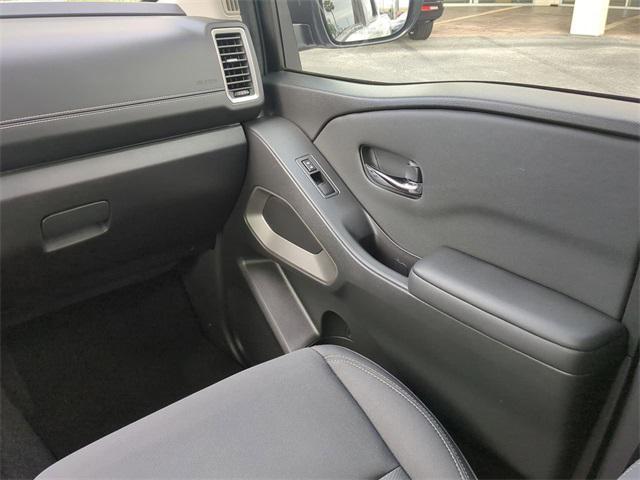 Photo of 2024 Glacier White Nissan Frontier