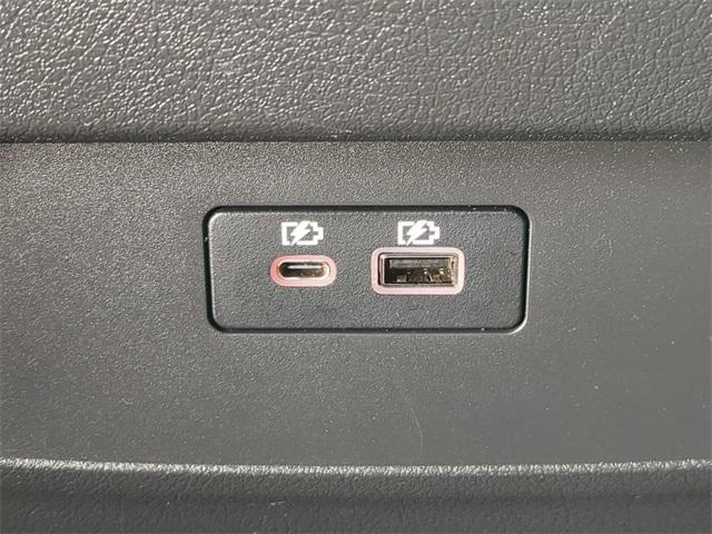Photo of 2024 Glacier White Nissan Frontier