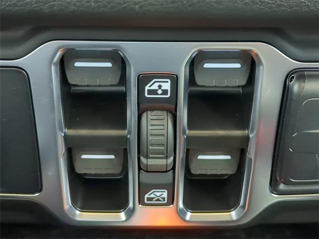 Photo of 2025 Black Clearcoat Jeep Wrangler