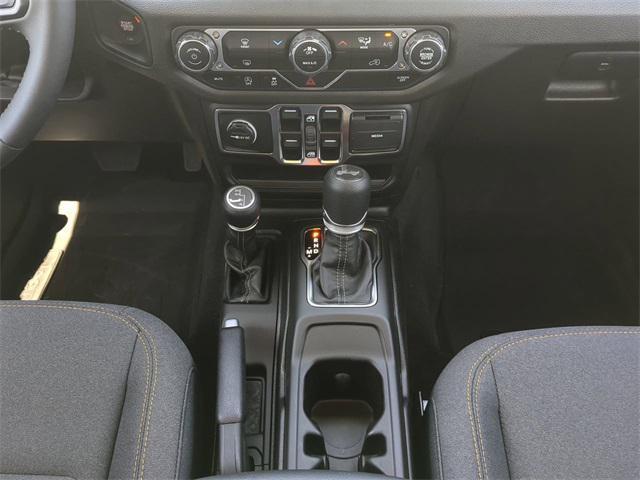 Photo of 2025 Black Clearcoat Jeep Wrangler