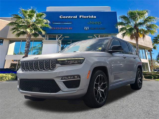 Photo of 2022 Silver Zynith Jeep Grand Cherokee