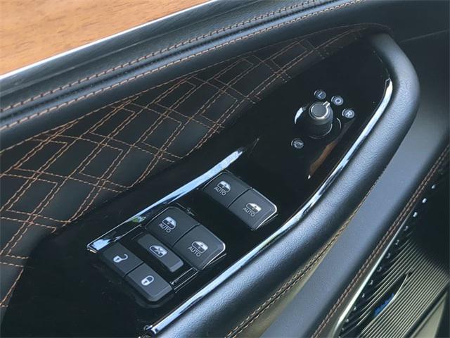 Photo of 2022 Silver Zynith Jeep Grand Cherokee