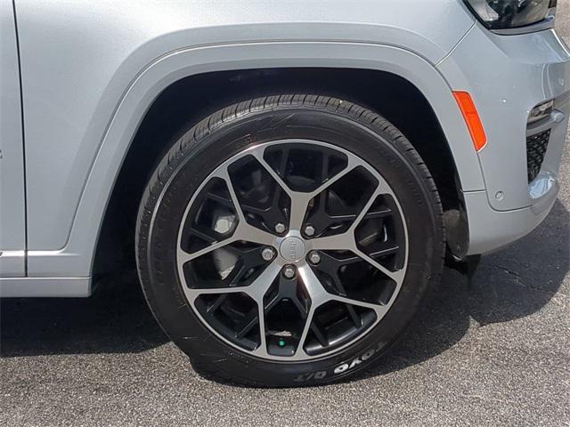 Photo of 2022 Silver Zynith Jeep Grand Cherokee