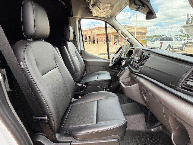 Photo of 2025 Oxford White Ford Transit-350