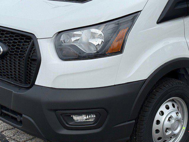 Photo of 2025 Oxford White Ford Transit-350