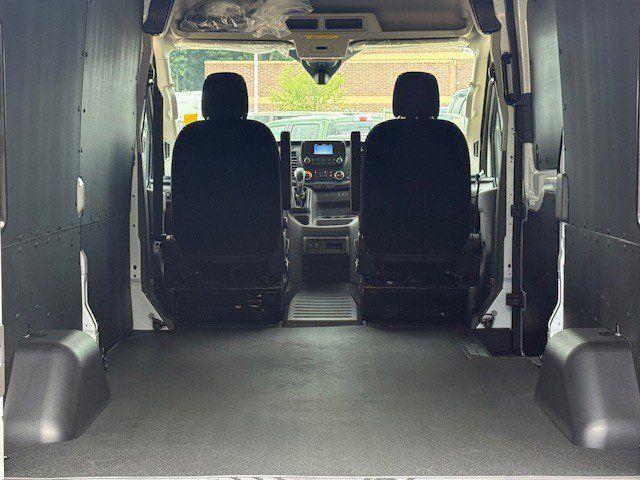 Photo of 2025 Oxford White Ford Transit-250