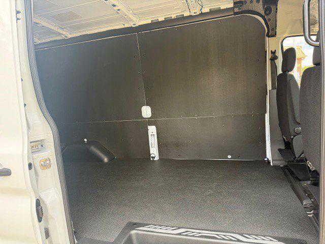 Photo of 2025 Oxford White Ford Transit-250