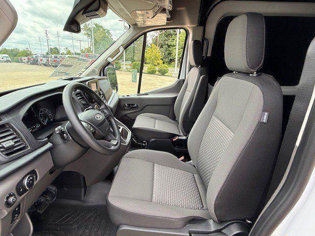 Photo of 2025 Oxford White Ford Transit-250