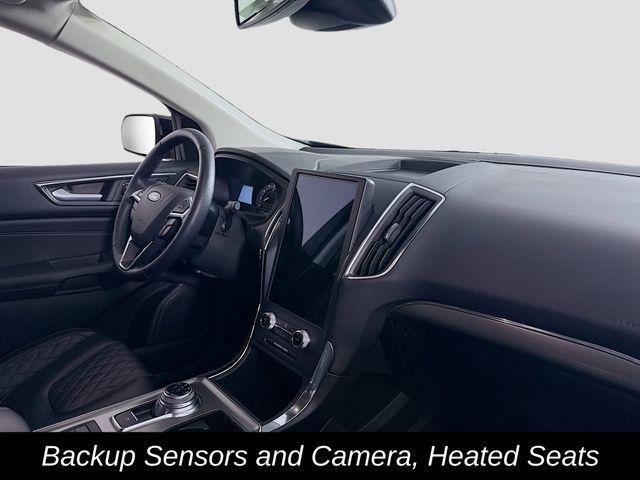 Photo of 2024 Black Metallic Ford Edge