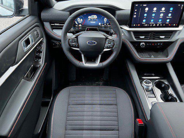 Photo of 2025 Gray Metallic Ford Explorer