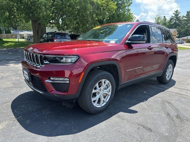 Photo of 2023 Velvet Red Pearlcoat Jeep Grand Cherokee