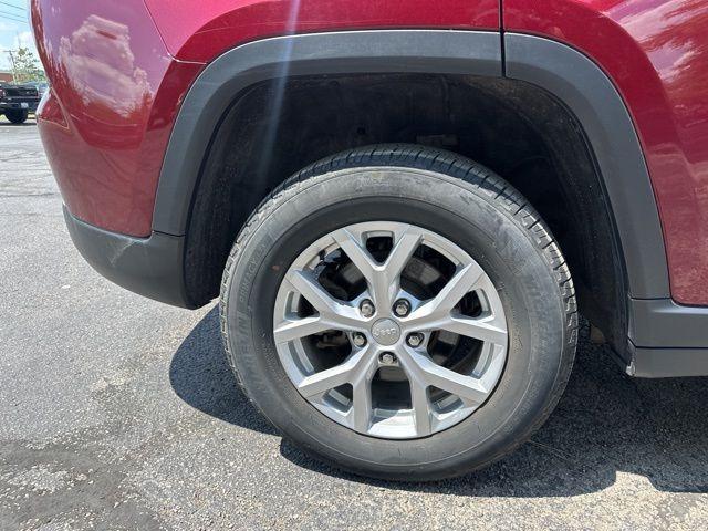 Photo of 2023 Velvet Red Pearlcoat Jeep Grand Cherokee