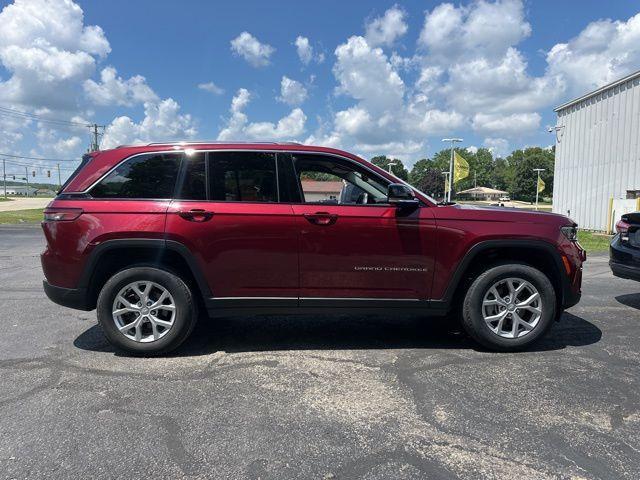 Photo of 2023 Velvet Red Pearlcoat Jeep Grand Cherokee
