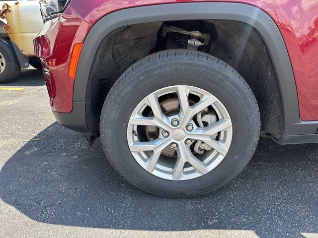 Photo of 2023 Velvet Red Pearlcoat Jeep Grand Cherokee