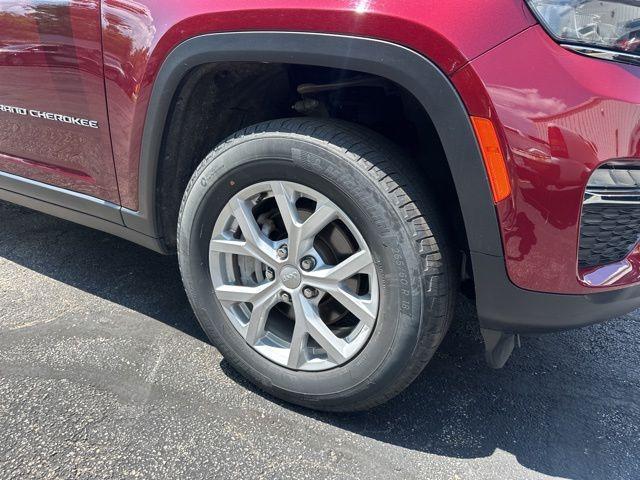 Photo of 2023 Velvet Red Pearlcoat Jeep Grand Cherokee