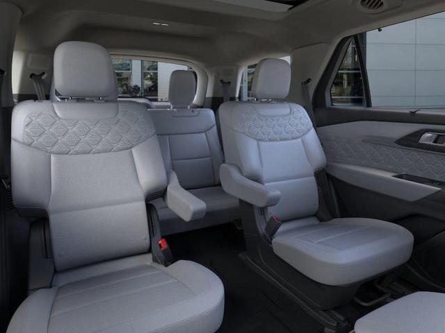 Photo of 2025 White Ford Explorer