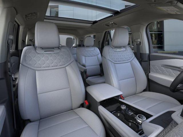 Photo of 2025 White Ford Explorer