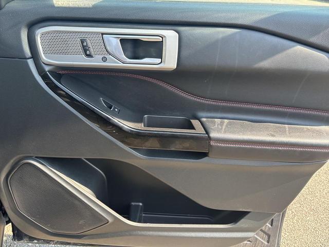 Photo of 2023 Agate Black Metallic Ford Explorer